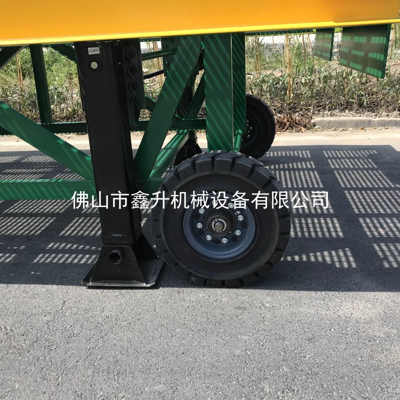 600-9 实心轮胎与尾部支腿