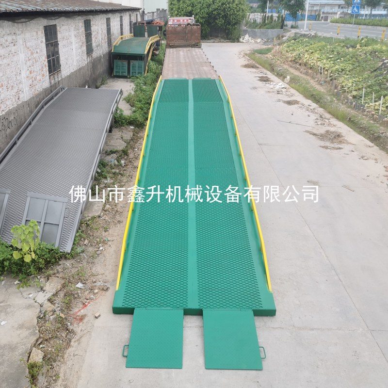 移动机械式登车桥 HRXS10-12m 机械登车桥系列 03