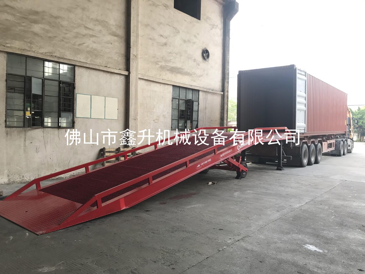 液压移动登车桥 现场应用实拍 01