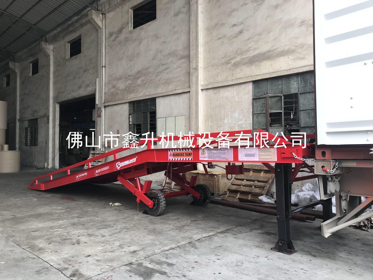 液压移动登车桥 现场应用实拍 02