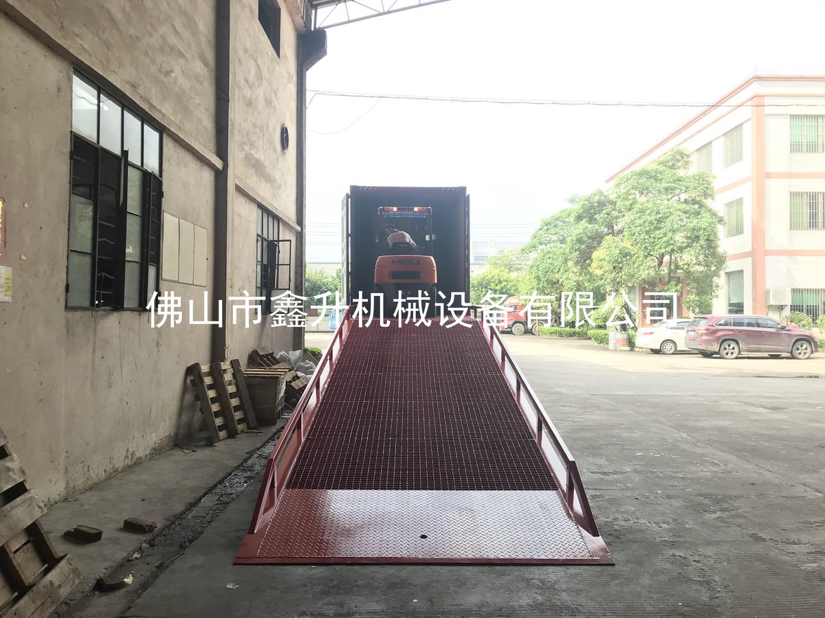 液压移动登车桥 现场应用实拍 04