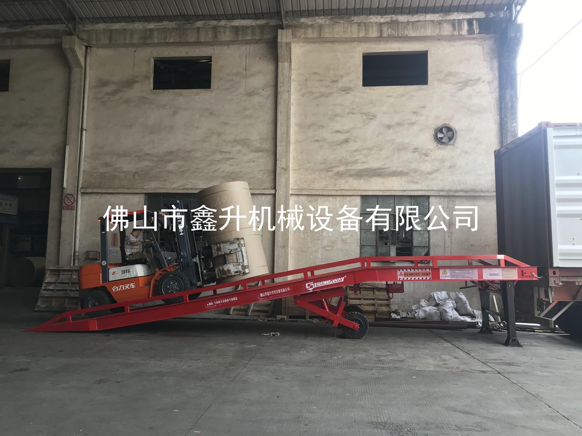 液压移动登车桥 现场应用实拍 06