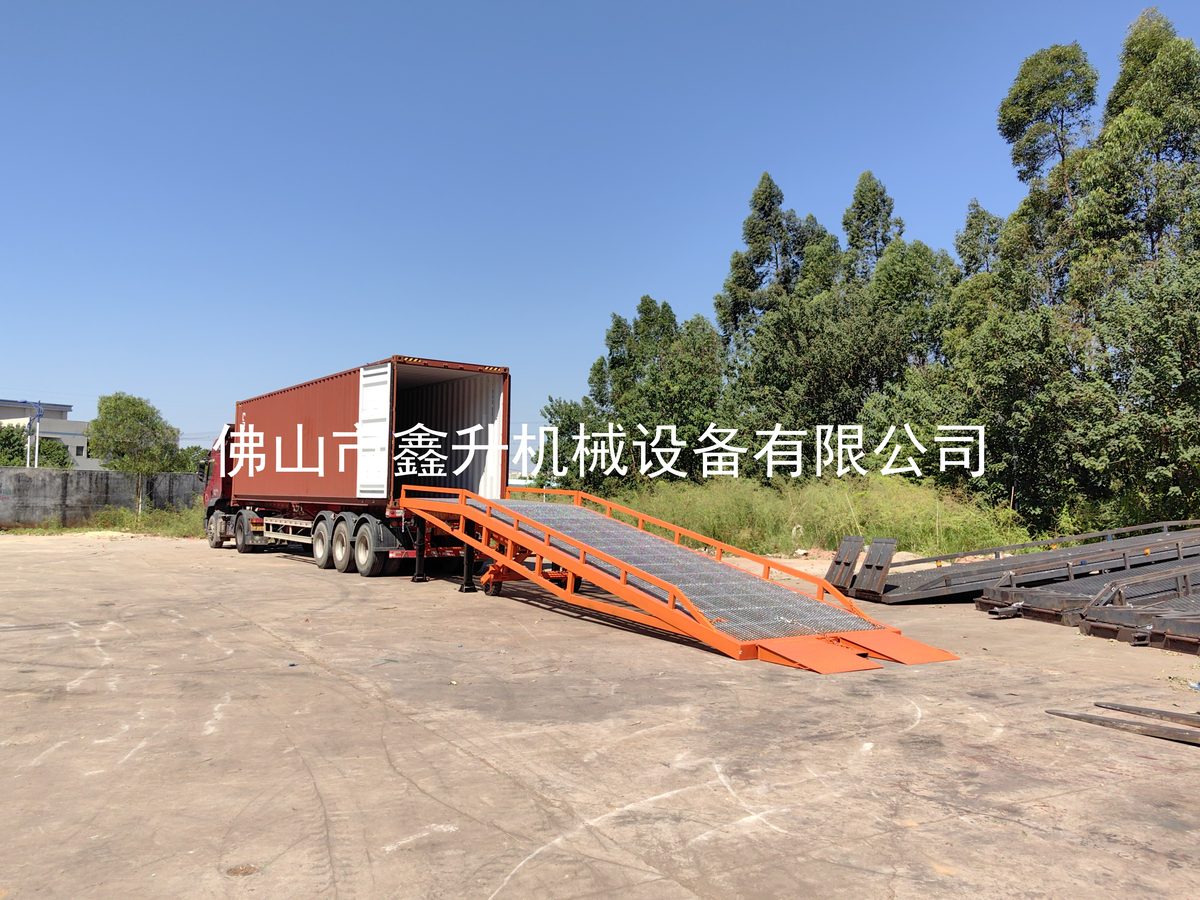 液压移动登车桥 现场应用实拍 09
