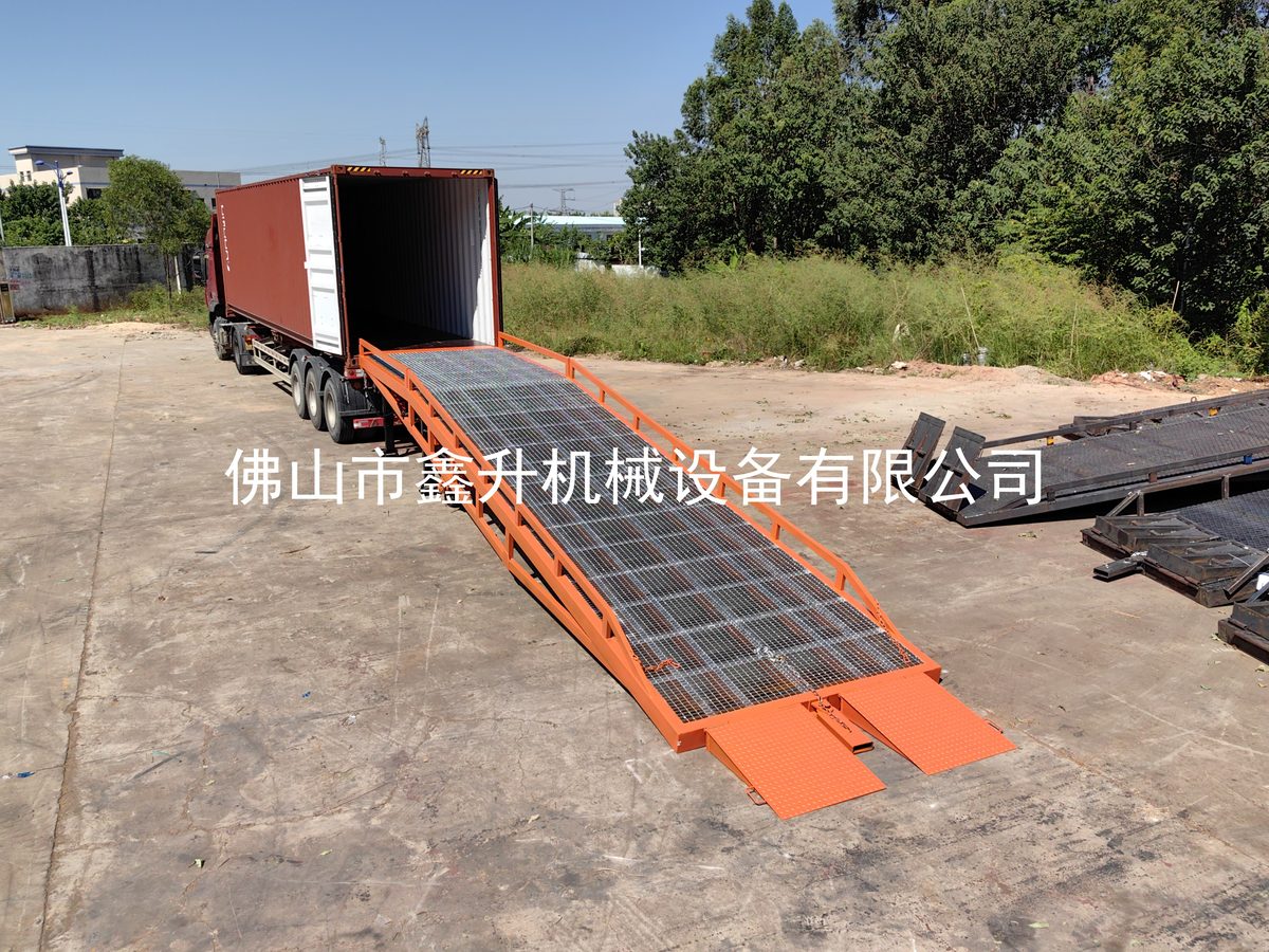 液压移动登车桥 现场应用实拍 12