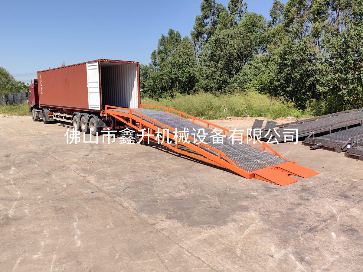 液压移动登车桥 现场应用实拍 14