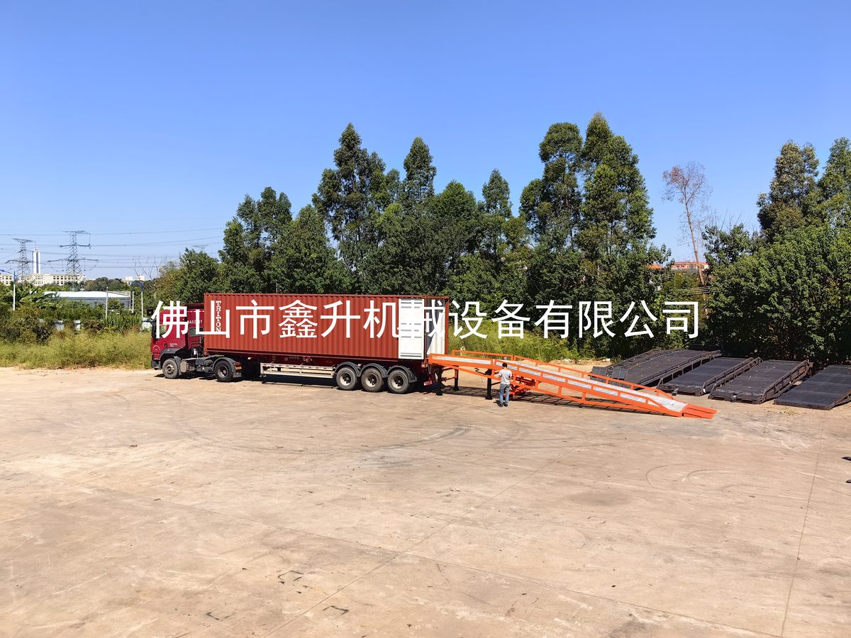 液压移动登车桥 现场应用实拍 15